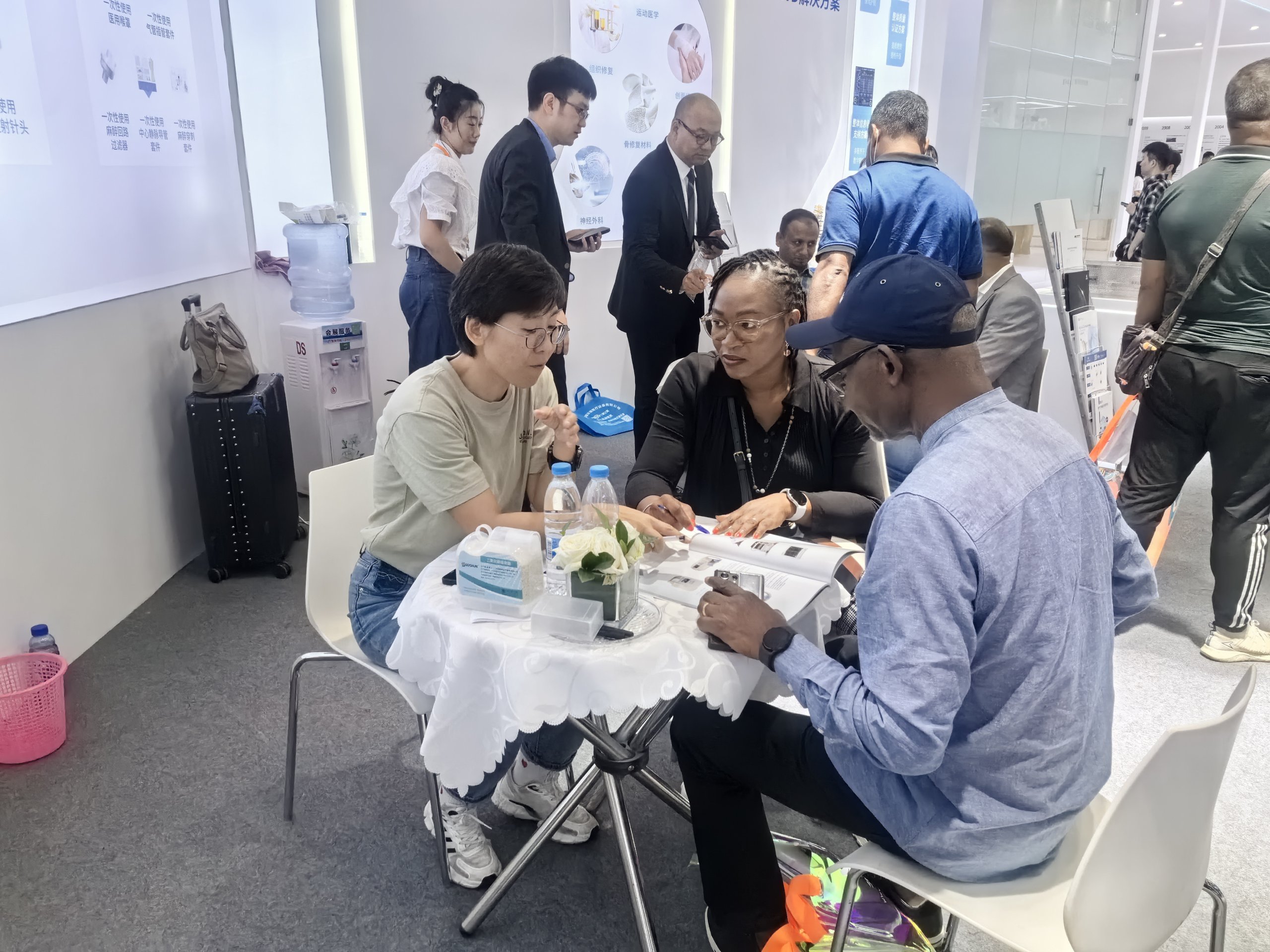 WEGO Medical employees talk to customers at the CMEF exhibition